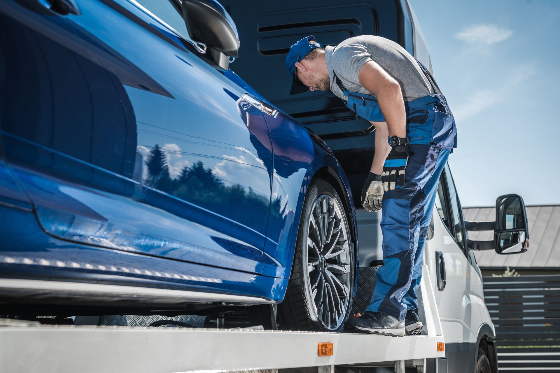 Artems Towing tow truck - 24/7 towing in Auburn, WA