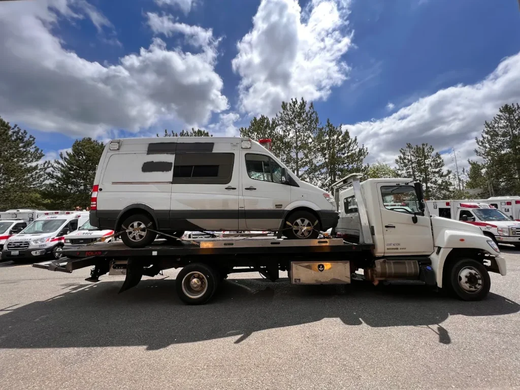 Artems Towing tow truck - 24/7 towing in Auburn, WA