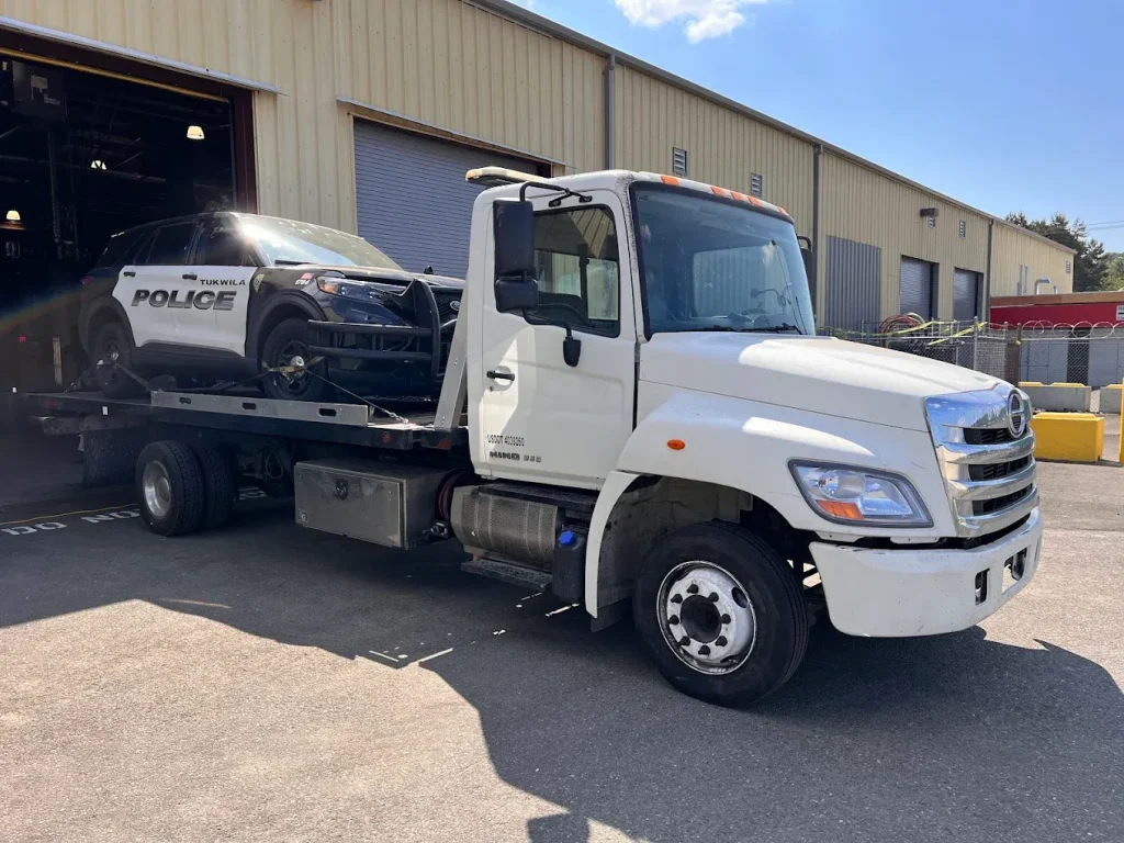 Artems Towing tow truck - 24/7 towing in Auburn, WA